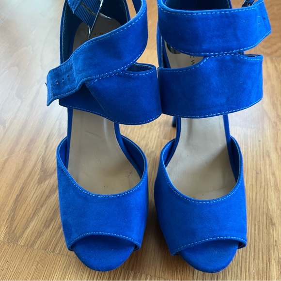 Very comfy blue heels - Picture 4 of 6